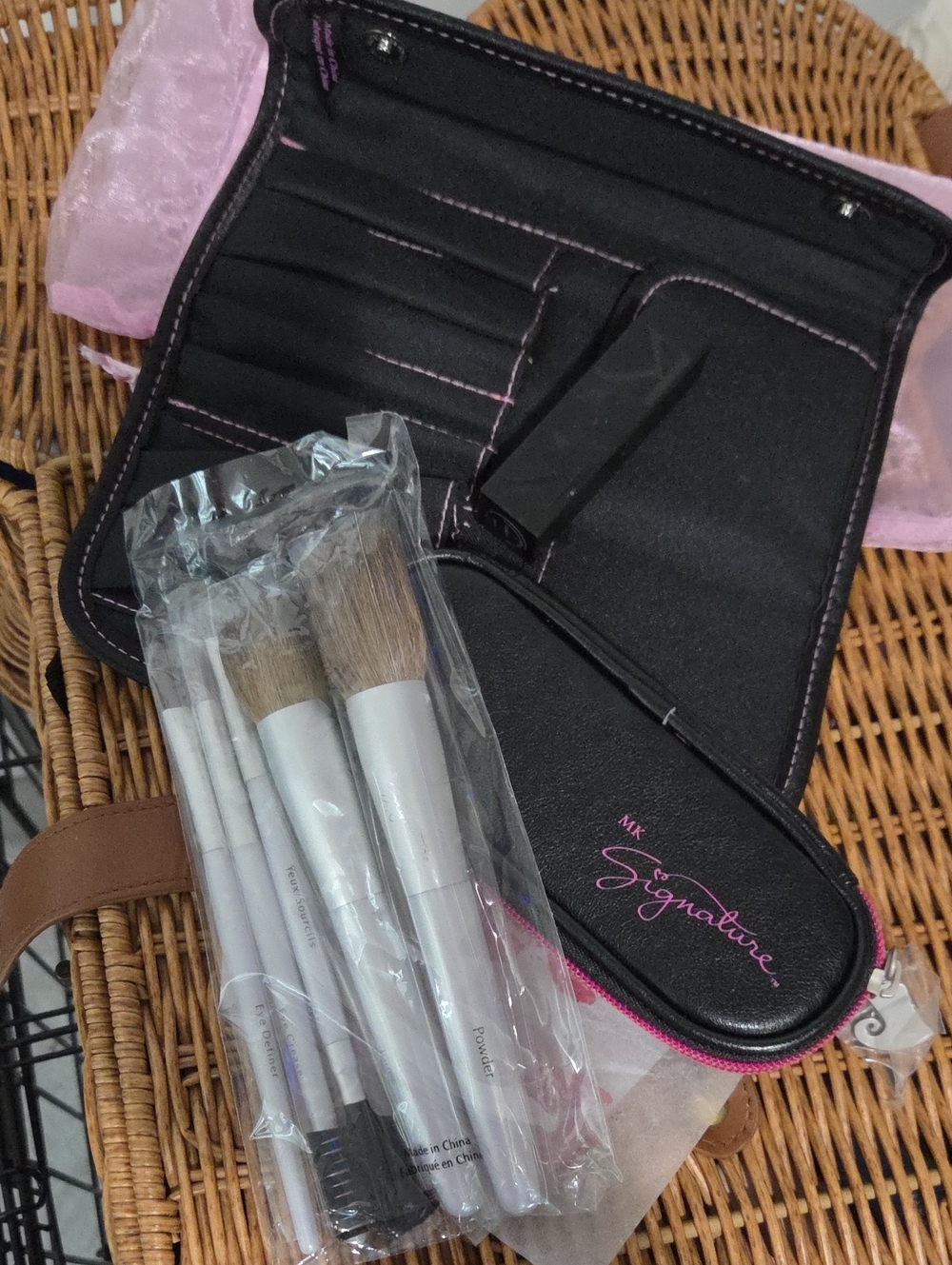 Mary Kay Signature Black and Pink Travel Makeup Brush Set & Lipstick